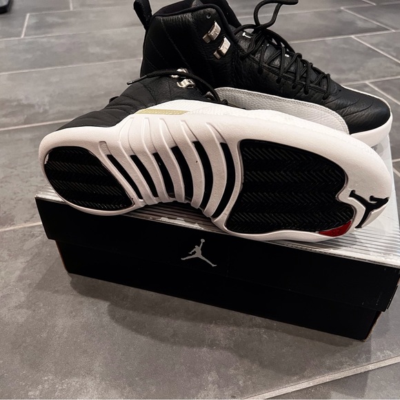 Women - Air Jordan 12 Retro - Picture 3 of 6